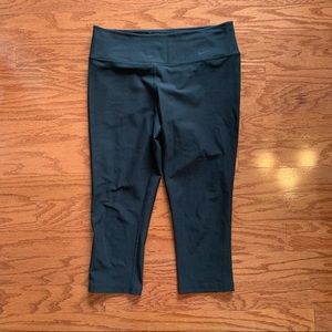 NIKE Workout Capri Pants